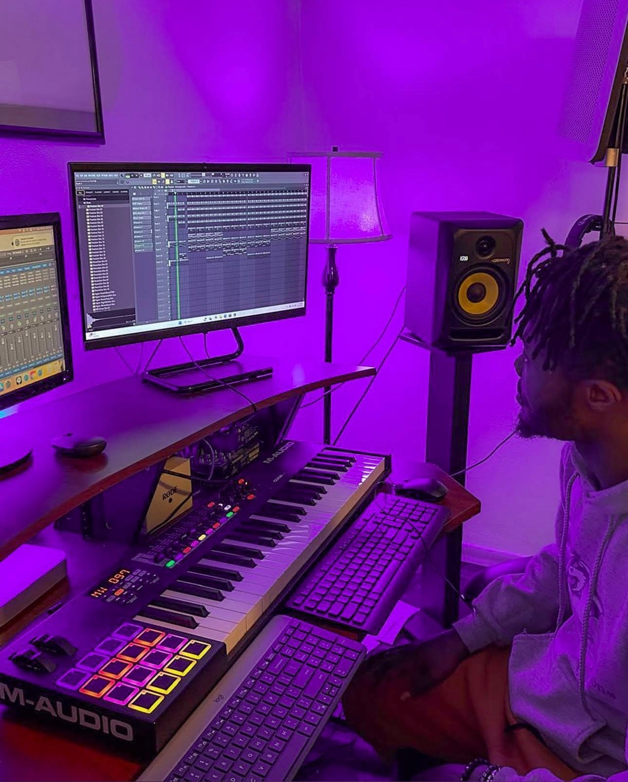 DE LA ROSE writing lyrics in the studio